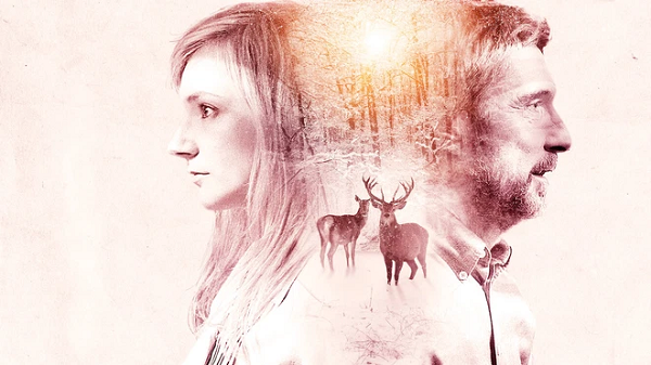 Trong mơ, tôi bước vào một căn phòng tối, bật chiếc đèn duy nhất lên, thấy bạn mình đang ngồi trên ghế và cũng đang nhìn tôi. Trong giấc mơ của bạn tôi, cô ấy đang ngồi trong một căn phòng tối, trên một chiếc ghế và thấy tôi bước vào căn phòng, bật đèn lên. Bạn tôi có một giấc mơ gần như giống hệt, chỉ khác ở chỗ người quan sát. Đó là sự trùng hợp kỳ quặc nhất mà tôi từng gặp”.