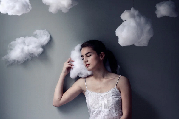 Anh ấy mơ thấy mình đang ngồi trong rừng, trông vào ngôi nhà và thấy tôi qua cửa sổ đang nhìn lại anh ấy. “Tôi chưa nói với bất kỳ ai về giấc mơ trước khi cậu bạn kể với tôi về giấc mơ của cậu ta; Tôi không nhận ra giấc mơ có gì đặc biệt cho đến khi biết được chúng tôi có cùng giấc mơ”.