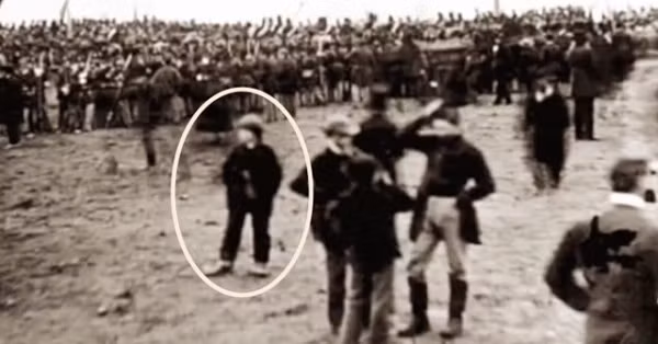 Dưới sự chỉ đạo của Cơ quan Dự án Nghiên cứu Tiên tiến Quốc phòng (Defense Advanced Research Projects Agency – DARPPA), dự án này sử dụng cỗ máy thời gian để tiến hành nghiên cứu về “dịch chuyển tức thời” và “du hành thời gian”.