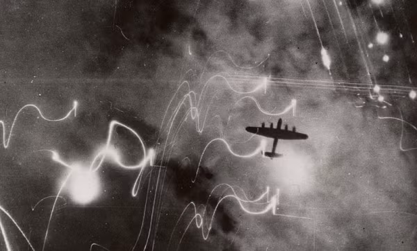 Năm 1939, khi Thế chiến II nổ ra, phi trường Drem được trùng tu và sử dụng, và cải tạo thành căn cứ huấn luyện không quân. Goddard lại được phái đến phi trường Drem là những gì ông nhìn thấy giống hệt trong chuyến đi kỳ lạ 4 năm trước.