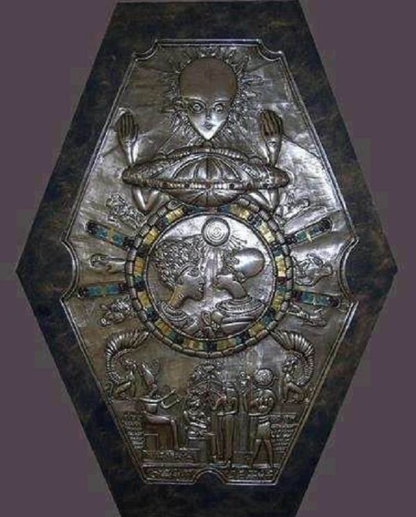 Trong một đền thờ Pha-ra-ông, có thể bắt gặp một bản chạm nổi miêu tả một sinh vật giống chủng người ngoài hành tinh Grey trong các câu chuyện hay bộ phim khoa học viễn tưởng.