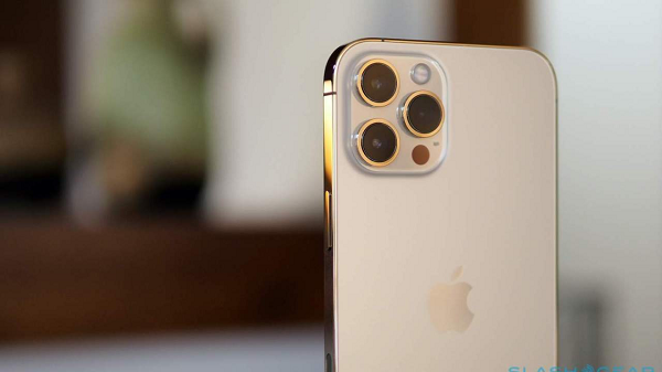 Các tín đồ nhà "Táo Khuyết" đang đợi thông tin từ công ty có trụ sở tại Cupertino sẽ tiếp nhận thiết kế mới này ra sao và hãng sẽ làm thế nào với một sản phẩm nằm giữa iPhone và iPad. Đây có thể là một chiếc iPhone bổ sung, có thể được gọi là iPhone 14 Fold, có giá cao hơn iPhone 14 Pro.