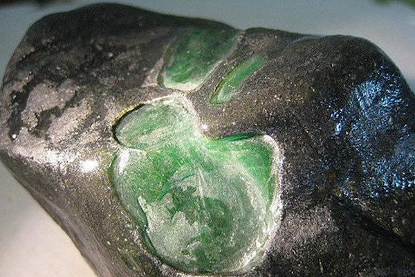 Ngọc phỉ thúy là tên gọi phần đẹp và giá trị nhất của khối đá cẩm thạch (Jadeite), một loại đá quý silicat của natri, nhôm và sắt và thuộc nhóm pyroxene. Ngọc Phỉ thúy là loại đá quý được tôn sùng bậc nhất trong văn hóa Á Đông cùng với đá ngọc bích.