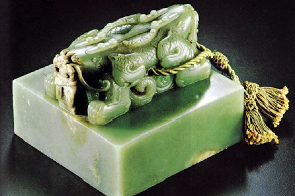 Vị chuyên gia cũng nói thêm, hiện nay trên thị trường ngọc, viên đá này có thể được bán tới 1 tỷ NDT (tương đương 3550 tỷ VNĐ). Khi nghe điều này chắc hẳn vợ anh chàng sẽ phải phát khóc vì hối hận.