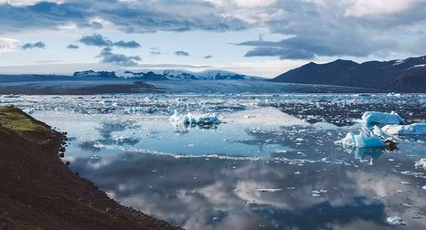 Ông Korchunov không phải là người đầu tiên chỉ ra "tác dụng phụ" ngoài mong muốn của biến đổi khí hậu. Đầu năm nay, nhà khoa học Nga Sergei Davydov từng cảnh báo, lớp băng vĩnh cửu tan chảy có thể đưa các bộ phận của hệ sinh thái cổ lên bề mặt.