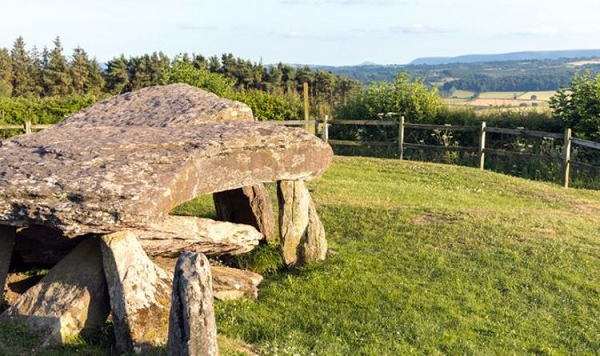 Tiến Chris Fowler từ Đại học Newcastle, tác giả chính của nghiên cứu cho biết phát hiện này đã cung cấp cái nhìn sâu sắc chưa từng có về mối quan hệ gia đình trong một cộng đồng thời đại đồ đá mới.