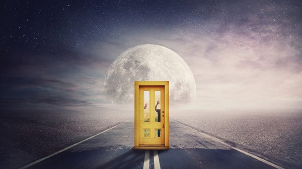 Có thể, nếu ta được sinh ra trong thế giới này thì đồng thời cũng có ta khác sinh ra trong một thế giới khác. Những “ta” này vừa là những tồn tại độc lập nhưng thống nhất với nhau. Chẳng hạn, nếu “ta” ở bên này chết đi, thì “ta” ở một thế giới song song nào đó vẫn có thể tồn tại, mà chúng ta vẫn gọi cái “ta” ấy là linh hồn, ma,…