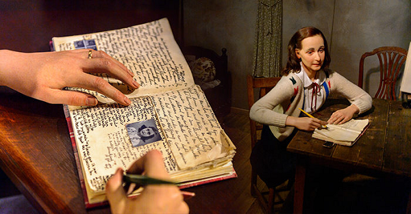 Thỉnh thoảng cô bé vừa ăn đậu vừa lẩm bẩm: “Con đã từng ăn cái này cả ngày rồi, con thực sự không muốn ăn nữa”. Những gì đứa trẻ nói là về khoảng thời gian ở trong căn phòng bí mật, nhưng mẹ của Barbro đương nhiên không thể hiểu được điều này.