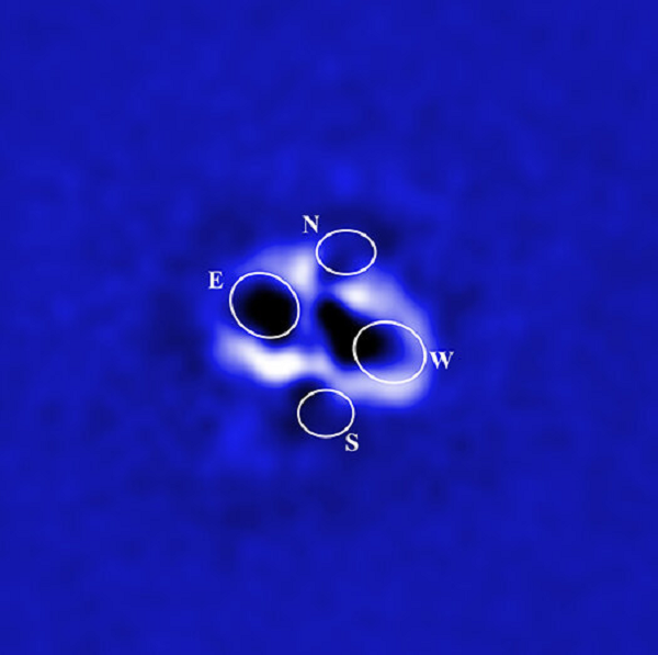 2 cặp hốc khổng lồ này nằm ở trung tâm một cụm thiên hà mang tên RBS 797 - những cấu trúc lớn nhất vũ trụ, liên kết với nhau bằng lực hấp dẫn.