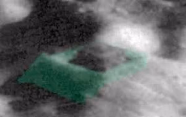 Đây rõ ràng là một công trình nhân tạo và thật kỳ lạ khi nó nằm đó. Là một người trong cộng đồng phòng thủ không gian, tôi có thể nói rằng nó không phải là của chúng ta, không có cách nào chúng ta có thể xây dựng được một thứ như vậy. Điều này có nghĩa là còn ai đó khác nữa trên Mặt Trăng...