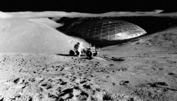 Hơn nữa, Johnston cho biết thông tin về những khám phá và tiến bộ khoa học quan trọng bị kiểm soát, phải vượt qua các bộ lọc khác nhau và nhận sự chấp thuận của các nhà lãnh đạo khác nhau trước khi được xuất bản hoặc lưu trữ. Tuy nhiên, NASA từ chối bất kỳ mối liên hệ nào với Ken Johnston.