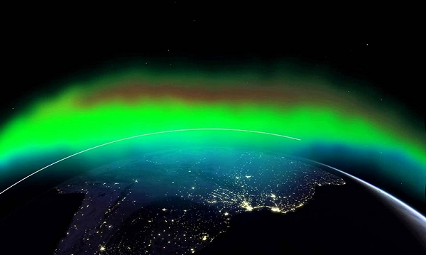 Từ trường là tấm chắn bảo vệ cho Trái đất. Từ trường giảm đi thì ngày càng có nhiều tia cực tím đến bề mặt. Điều đó nghĩa là gì thì các cơn bão mặt trời trong quá khứ đã chỉ ra.