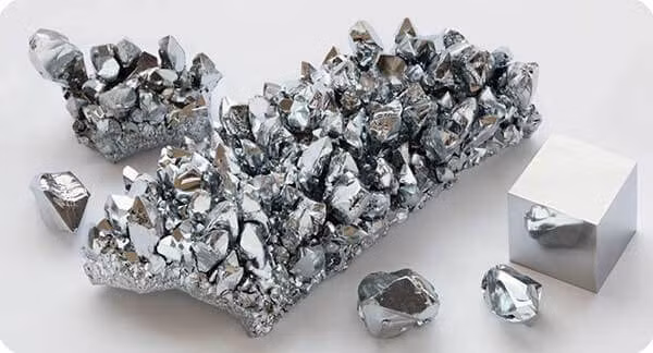 Sau khi vonfarm xuất hiện, ngay lập tức nó đã thay thế sợi than, sợi osimi và sợi tantail, khiến hàng tỉ bóng đèn điện đã được sản xuất hàng năm, đó cũng là lý do kim loại quý này được mệnh danh là “sứ giả của ánh sáng”.