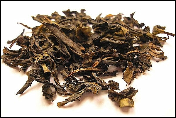 Sau khi phân tích mẫu vật từ ngôi mộ cổ 2.400 tuổi này bằng phương pháp quang phổ hồng ngoại biến đổi Fourier (FTIR) và một số phương pháp khác, các nhà khoa học đã tiến hành đối chiếu với bã trà hiện đại.