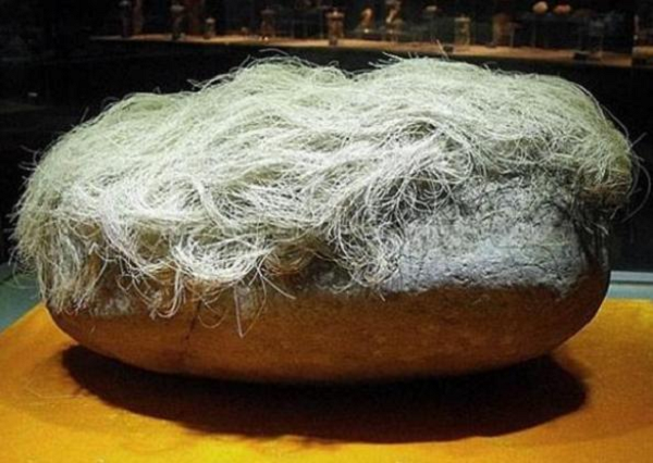 Vì thấy kỳ lạ nên ông đã hỏi mua và được biết giá của nó là 0.000 NDT (khoảng 133 triệu đồng). Cuối cùng ông Wang đã mua được với giá 67 triệu đồng.