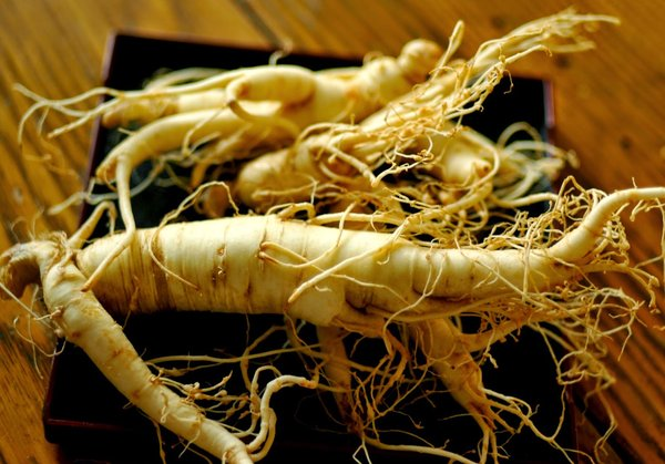 Một điều khá thú vị khi nhắc đến nhân sâm là người ta có thể dựa vào thời gian trồng để phân loại, gồm có: Nhân sâm tươi ( dưới 4 năm tuổi), bạch sâm (4 đến 6 năm tuổi) và hồng sâm (trên 6 năm tuổi). Mời các bạn xem video: Khung cảnh thiên nhiên tuyệt đẹp tại các quốc gia ít dân nhất thế giới. Nguồn: VTC.