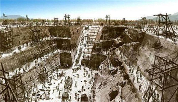 "Sử ký" có đoạn: "Dùng thủy ngân làm trăm dòng, sông ngòi biển cả, trên lắp thiên văn, dưới bày địa lý, dùng mỡ nhân ngư (tức con báo biển) làm đuốc để cháy mãi không tắt".