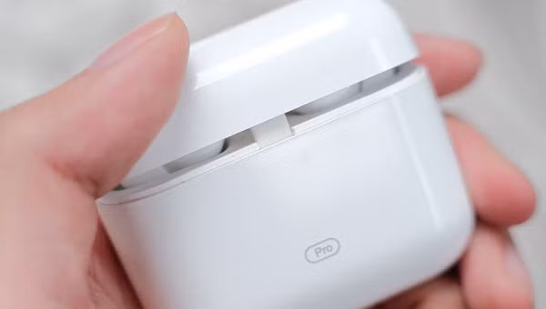 Ông Nguyễn Tử Quảng cho rằng các sản phẩm của Bkav thu hút hơn và lượng view luôn gấp vài lần các sản phẩm khác nên dù không trả tiền cho reviewer thì họ vẫn "ăn theo" và tự quảng bá cho AirB.