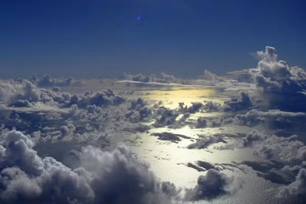 Cơ quan này cũng dự đoán, “lỗ hổng” ở Bắc Cực có thể gây ảnh hưởng xấu tới từ trường ở cực Bắc Trái đất. Vùng từ trường này có tác dụng ngăn chặn các dòng hạt tích điện có hại từ Mặt trời, bảo vệ sự sống ở Trái Đất.