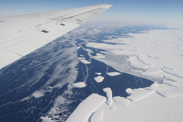 Tầng điện ly (TĐL) là lớp bên trên của khí quyển, là biên giới cuối cùng của hành tinh chúng ta. TĐL là một tập hợp các lớp của khí quyển Trái Đất ở độ cao từ 60 - 1.500km.