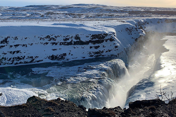 Tầng điện ly có tầm quan trọng lớn đối với sự phát triển của nhân loại. Ví dụ, nhờ lớp này mà chúng ta có thể truyền sóng vô tuyến đến những nơi khác nhau trên hành tinh. Chúng ta cũng có thể gửi tín hiệu giữa vệ tinh và Trái đất. Mời các bạn xem video: Khung cảnh thiên nhiên tuyệt đẹp tại các quốc gia ít dân nhất thế giới. Nguồn: VTC