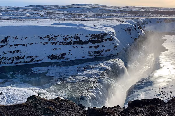 Tầng điện ly có tầm quan trọng lớn đối với sự phát triển của nhân loại. Ví dụ, nhờ lớp này mà chúng ta có thể truyền sóng vô tuyến đến những nơi khác nhau trên hành tinh. Chúng ta cũng có thể gửi tín hiệu giữa vệ tinh và Trái đất. Mời các bạn xem video: Khung cảnh thiên nhiên tuyệt đẹp tại các quốc gia ít dân nhất thế giới. Nguồn: VTC