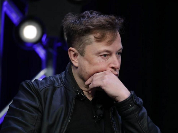 Trên trang Twitter cá nhân, Elon Musk cho rằng những người trên 70 tuổi không nên tranh cử vào các chức vụ chính trị.