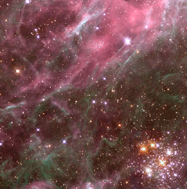 "Nạn nhân'' cũng từng là một thiên hà vệ tinh của Milky Way, nhưng nhỏ bé hơn nên đã thua cuộc trong vụ đụng độ. Thật ra sự kiện sáp nhập thiên hà rất phổ biến trong lịch sử vũ trụ.