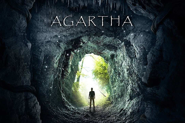 Truyền thuyết về Agartha bắt nguồn từ Lý thuyết Trái đất rỗng Hollow Earth, khẳng định rằng Trái đất thực sự rỗng, và có một quả cầu bên trong Trái đất nơi chứa Mặt trời khác ở trung tâm.