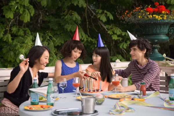 Nghệ sĩ kiêm designer Hasegawa đã đưa ra ý tưởng giúp các cặp đồng tính sinh con có chung DNA của cả bố và mẹ thông qua dự án thiết kế "Tôi có thể có con", được tạo ra khi Hasegawa làm việc tại MIT.