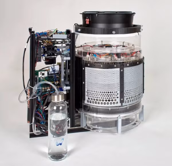 Water Harvester có thể sản xuất đủ nước cho khoảng 2-3 người lớn. Đây là một phát minh có tiềm năng cứu sống những người đang phải đối mặt với hạn hán. Theo Berkeley News, Waha có kế hoạch thiết kế một chiếc máy đủ công suất để cung cấp nước cho cả một ngôi làng.