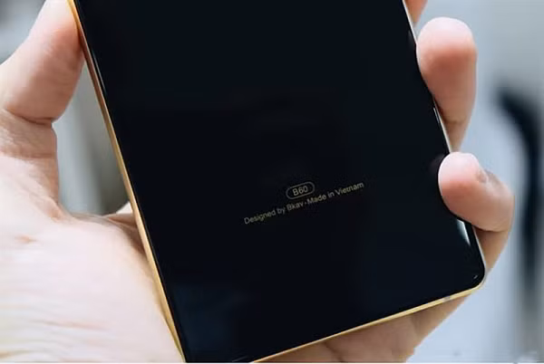 Ngoài ra, smartphone mới này của Bkav còn có một số tính năng như: hệ điều hành BOS, Bảo mật chống trộm, Nhiếp ảnh điện toán AI, Điều khiển full cử chỉ.