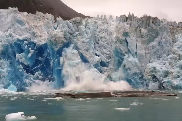 Một trong những lý do nhiều người cho rằng gây ra các vụ mất tích là địa hình tự nhiên thách thức cả những phi công kỳ cựu nhất. Năm 1947 máy bay Star Dust của hãng British South American Airways biến mất khi bay từ Buenos Aires, Argentina đến Santiago, Chile. Vụ tai nạn trở thành bí ẩn trong hơn 50 năm.