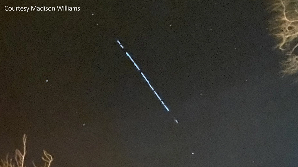 Cơ quan này xác nhận những vệt sáng trên bầu trời được nhiều người nhìn thấy thật chất không phải sao chổi và càng không phải UFO, chúng chính là các vệ tinh SpaceX Starlink được phóng lên không gian.