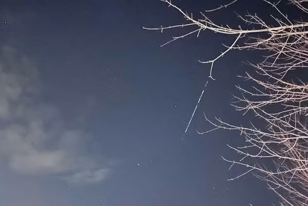 Starlink không giống như một tín hiệu điện thoại hay 5G. Nó cho phép một hộ gia đình, một doanh nghiệp, hay một cụm dân cư ở một khu vực hẻo lánh kết nối internet thông qua vệ tinh.