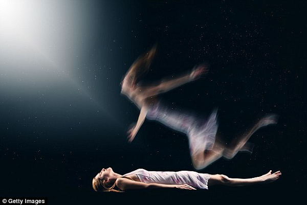 "Dạng năng lượng này có cường độ 20 watt. Đó là một dạng thức nguồn năng lượng vẫn hoạt động trong bộ não của họ". Một số người cho rằng nguồn năng lượng này sẽ biến mất ngay sau khi chúng ta chết. Nhưng Lanza nhấn mạnh rằng trong vũ trụ có một quy luật gọi là "bảo tồn năng lượng".