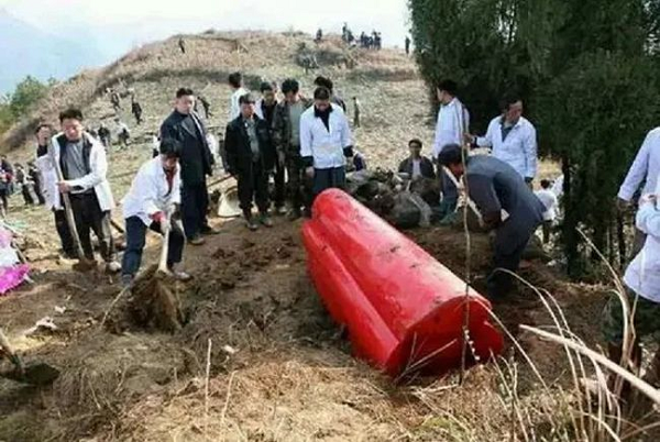 Số thủy ngân trong quan tài mà đội khảo cổ thu thập được lên đến 1,5 lít. Tuy nhiên, nguyên nhân thật sự cho cái chết của chủ nhân ngôi mộ này vẫn chưa được làm rõ.