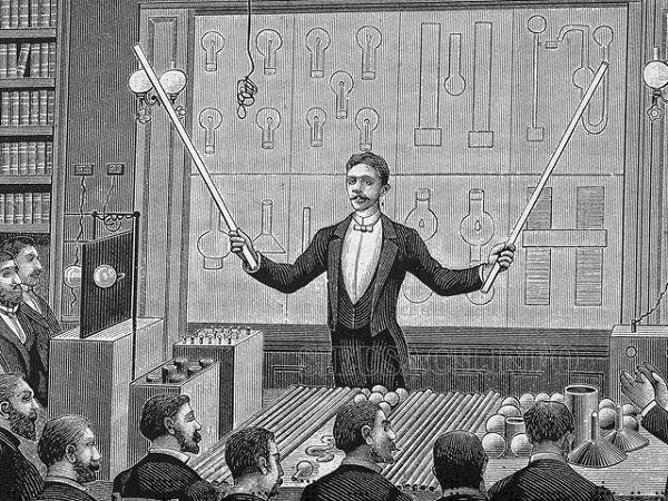 Nếu không có điện xoay chiều thì phát minh dòng điện của Edison’s sẽ không thể phổ biến và hữu ích đối với đại đa số mọi người. Ông cũng là một trong 2 nhà phát minh công nghệ truyền số âm thanh (radio) hàng đầu của thế kỷ này.