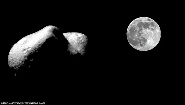 Kamo'oalewa là một bán vệ tinh - phân loại phụ của những tiểu hành tinh gần Trái đất quay quanh Mặt trời nhưng vẫn tương đối gần Trái đất. Hiện có ít thông tin về những bán vệ tinh như Kamo’oalewa do nhóm vật thể này mờ nhạt và khó quan sát.