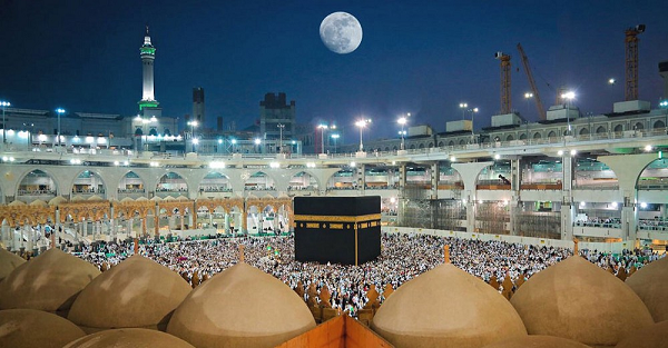 Có nghiên cứu cho rằng, Hắc Thạch thực chất không phải là đá thiên thạch hay ẩn chứa sức mạnh siêu nhiên gì mà chỉ là đá mã não nhờ những dải sáng khuếch tán.