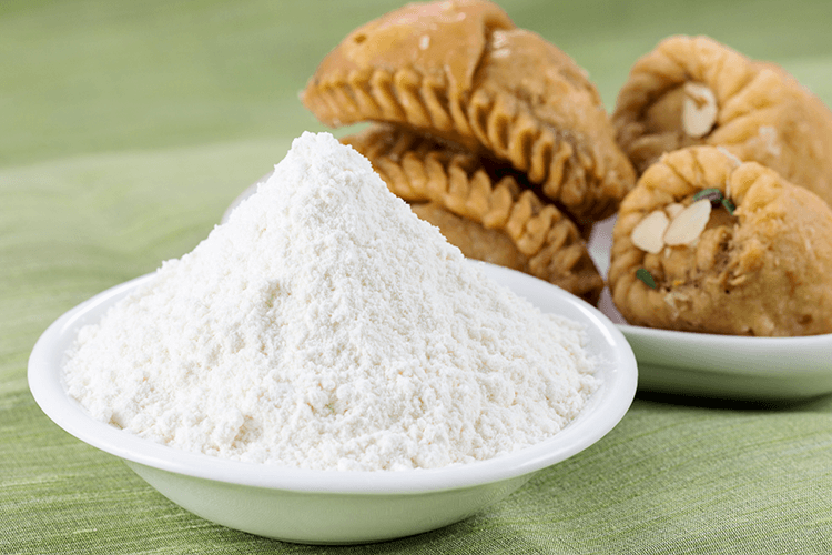 7. Bột mì tinh luyện Quá trình tinh chế đã loại bỏ tất cả giá trị dinh dưỡng của lúa mì. Hơn nữa, bột sau đó được tẩy bằng khí clo để đạt được màu trắng hấp dẫn tuy nhiên lại tăng khả năng gây ung thư. Hãy chọn bột mì nguyên chất chưa qua xử lý để nấu ăn và đọc nhãn cẩn thận để kiểm tra các thành phần có trong sản phẩm đóng gói.