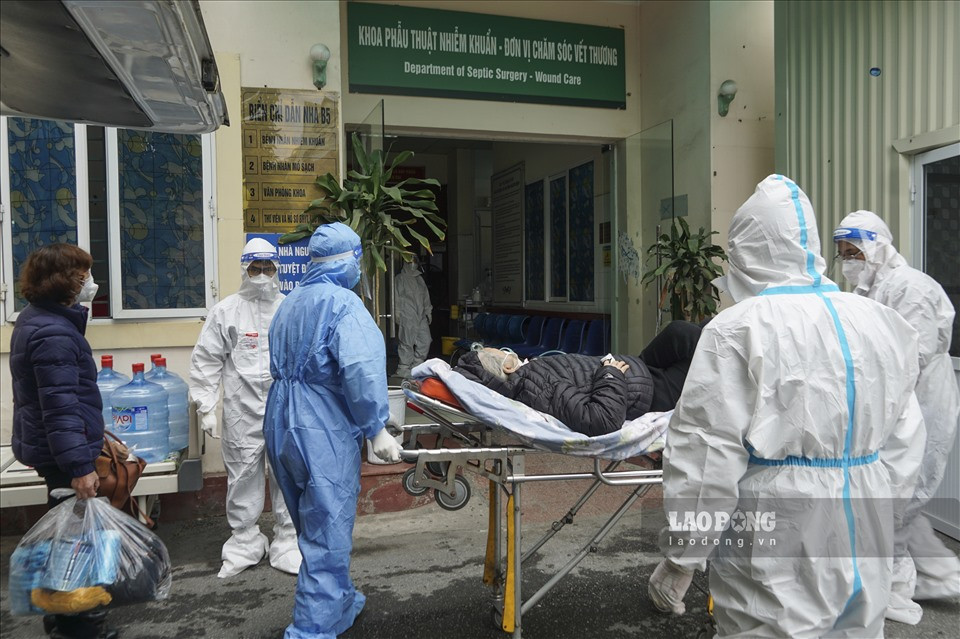 Theo bác sĩ Hải, mỗi ca trực, nhân viên trung tâm phải tham gia từ 8 – 10 chuyến, thậm chí có những ngày cao điểm nhiều chuyến không thể nhớ hết.