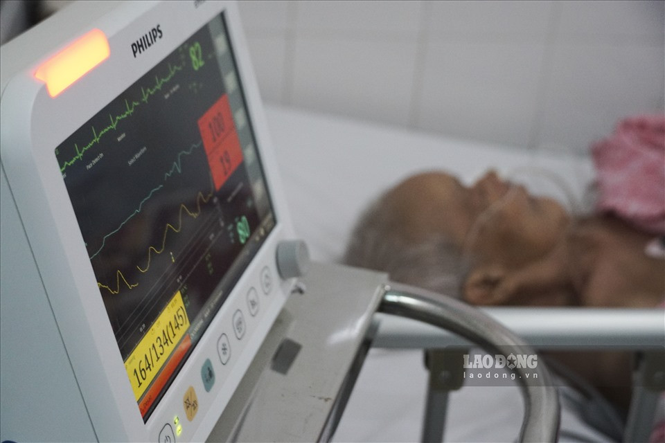 Những chuyến xe cấp cứu thần tốc, kịp thời của 115 không chỉ đơn thuần nhận nhiệm vụ vận chuyển bệnh nhân, mà đang thật sự nỗ lực giành lại sự sống cho từng người bệnh.