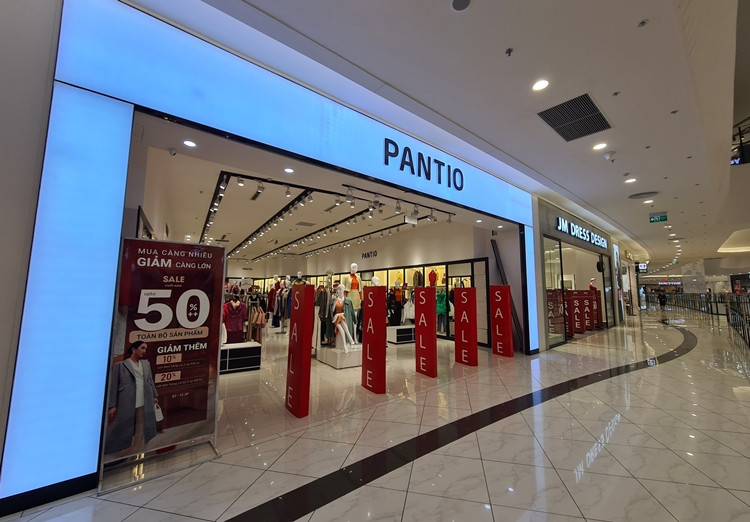 Sản phẩm giảm giá cũng đầy mẫu mã khác nhau để khách hàng thoải mái lựa chọn.