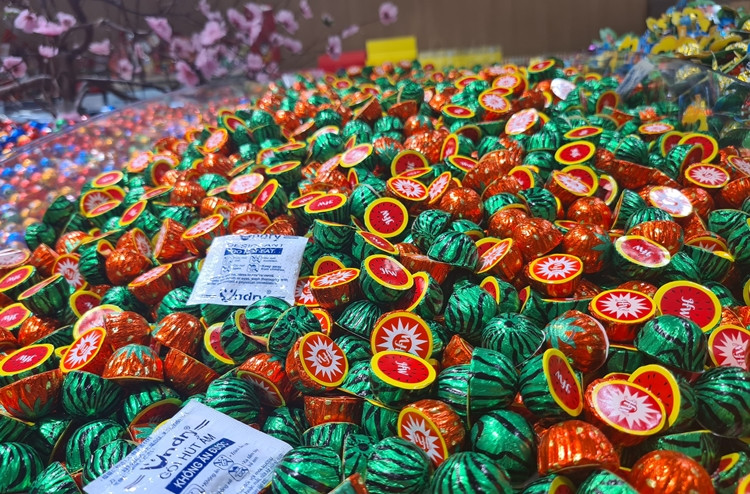 Các sản phẩm kẹo cân sô cô la đa dang về mẫu mã, hình thức bắt mắt.