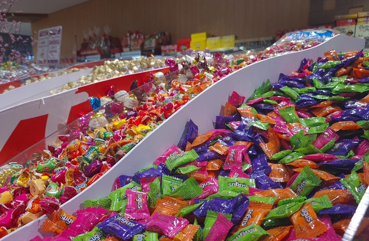 Không chỉ chuẩn bị lượng lớn hàng hoá phục vụ Tết, siêu thị này cũng đồng loạt giảm giá để kích cầu tiêu dùng trong bối cảnh COVID-19 kéo dài người dân thắt chặt chi tiêu.