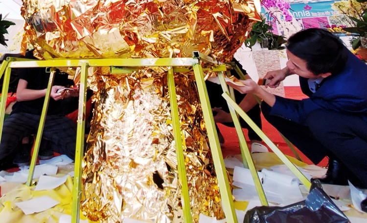 Chậu lan hồ điệp được đặt tên là “lan Thần Tài”.