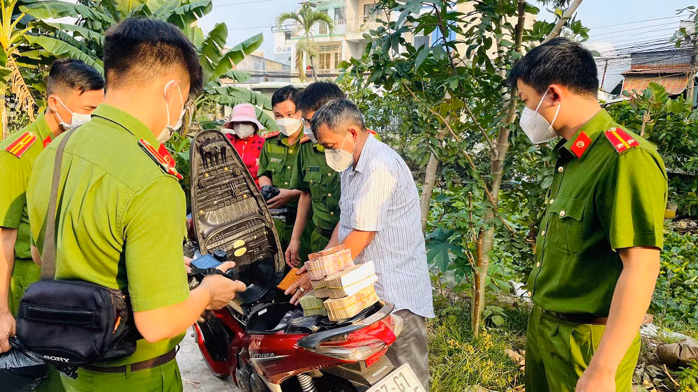 Nhung phi vu buon lau vang, USD cuc lon gay chan dong mien Tay-Hinh-2