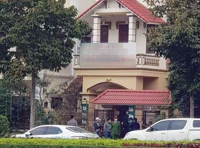 Cơ quan công an khám xét nơi ở của ông Phạm Cao Khiêm. (Ảnh: P.B).