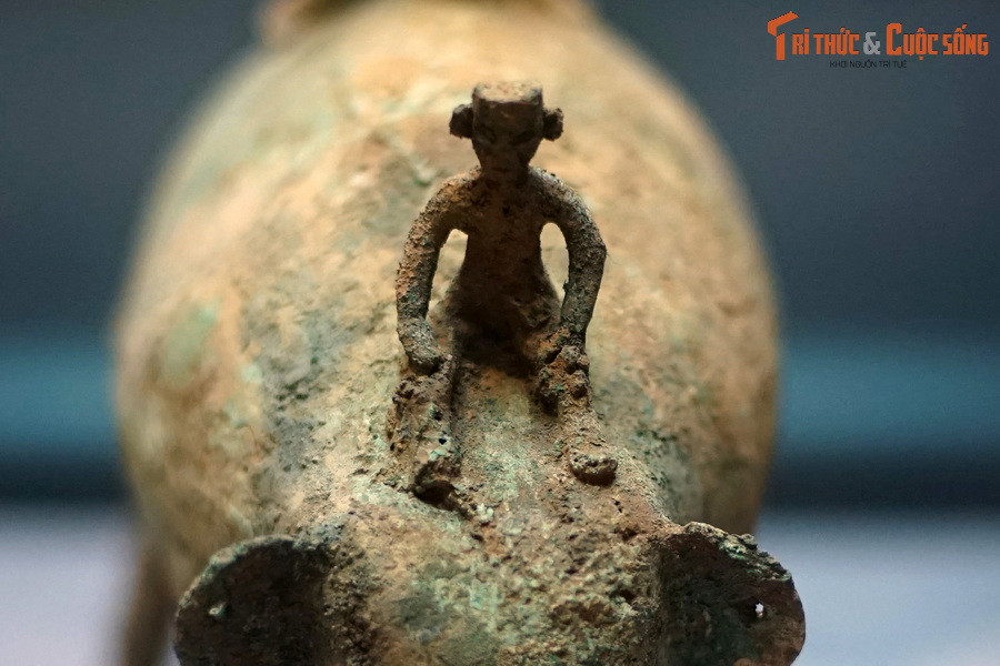 Người ngồi ở cổ voi là nài voi.